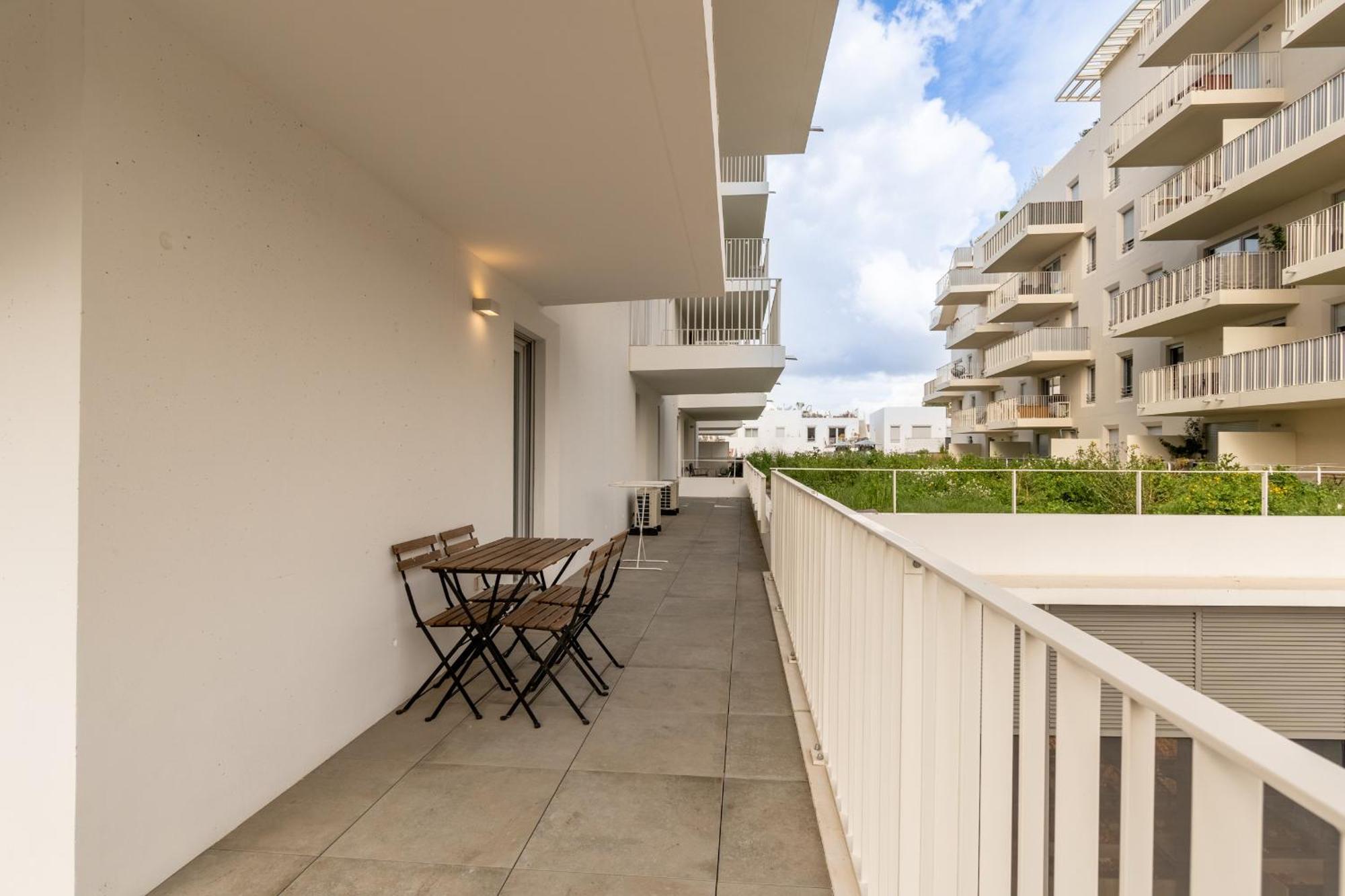 70 M2 Climatise Avec Balcon Et Parking Apartment
