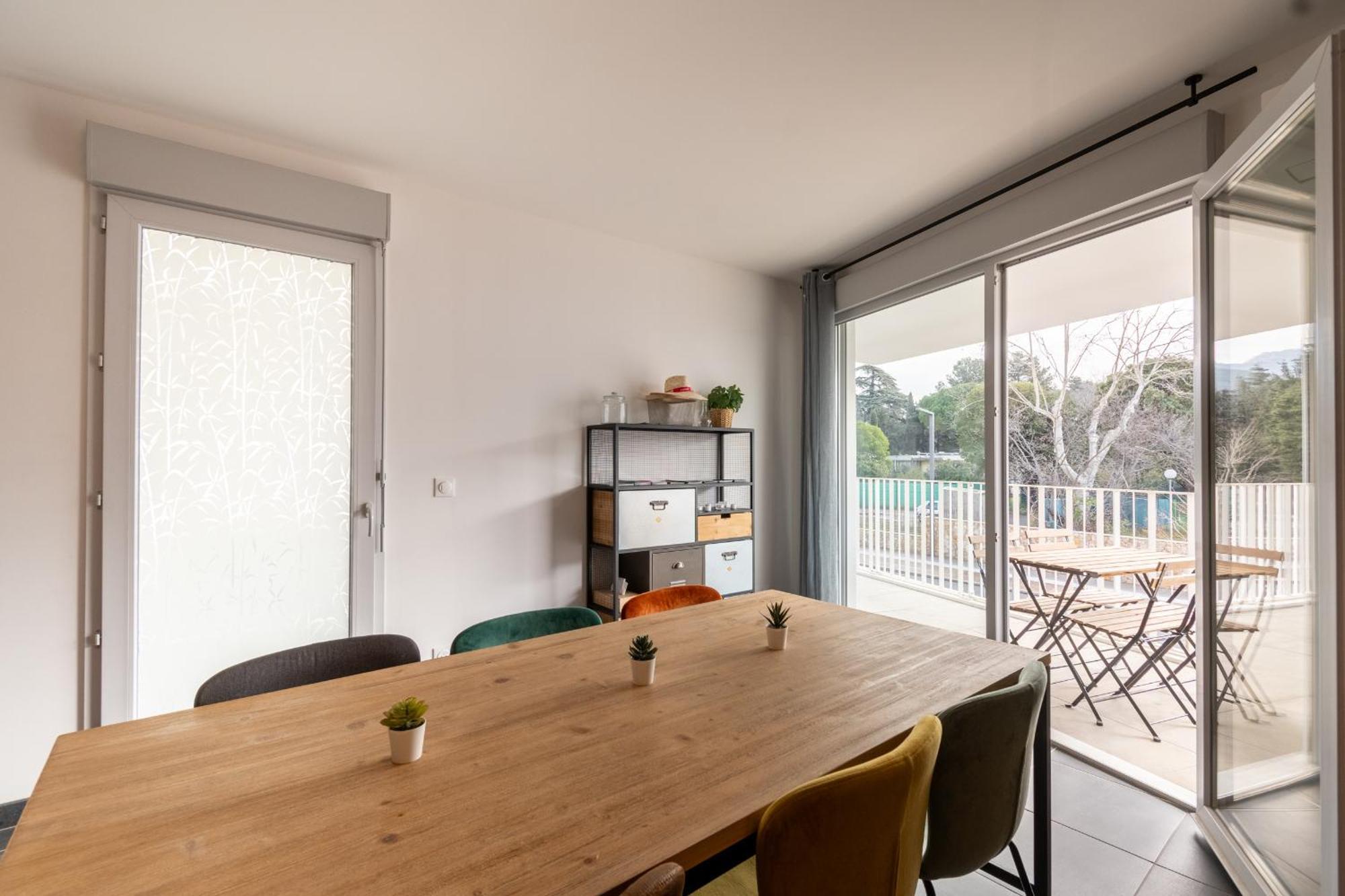 70 M2 Climatise Avec Balcon Et Parking Apartment