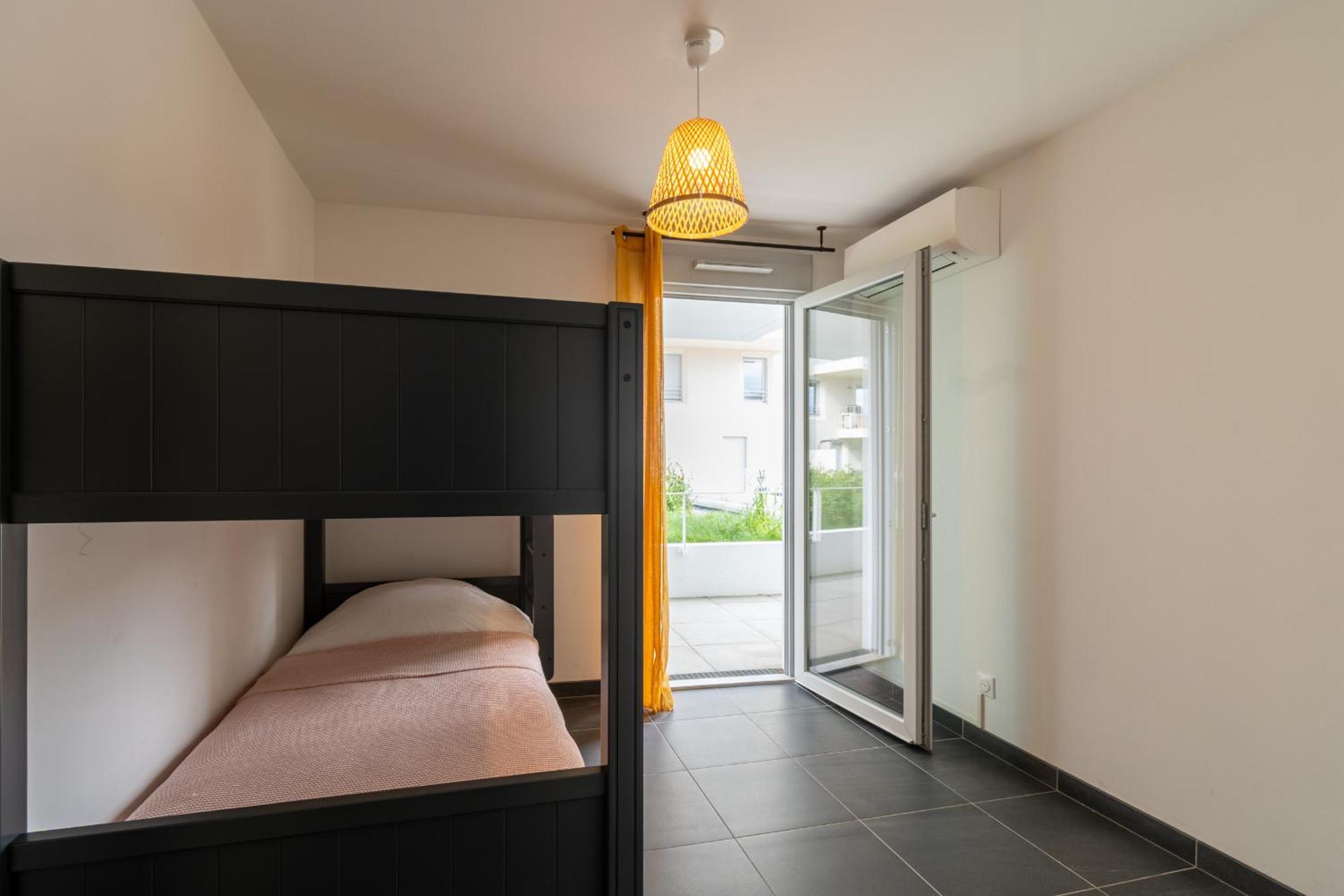 70 M2 Climatise Avec Balcon Et Parking * Marseilles