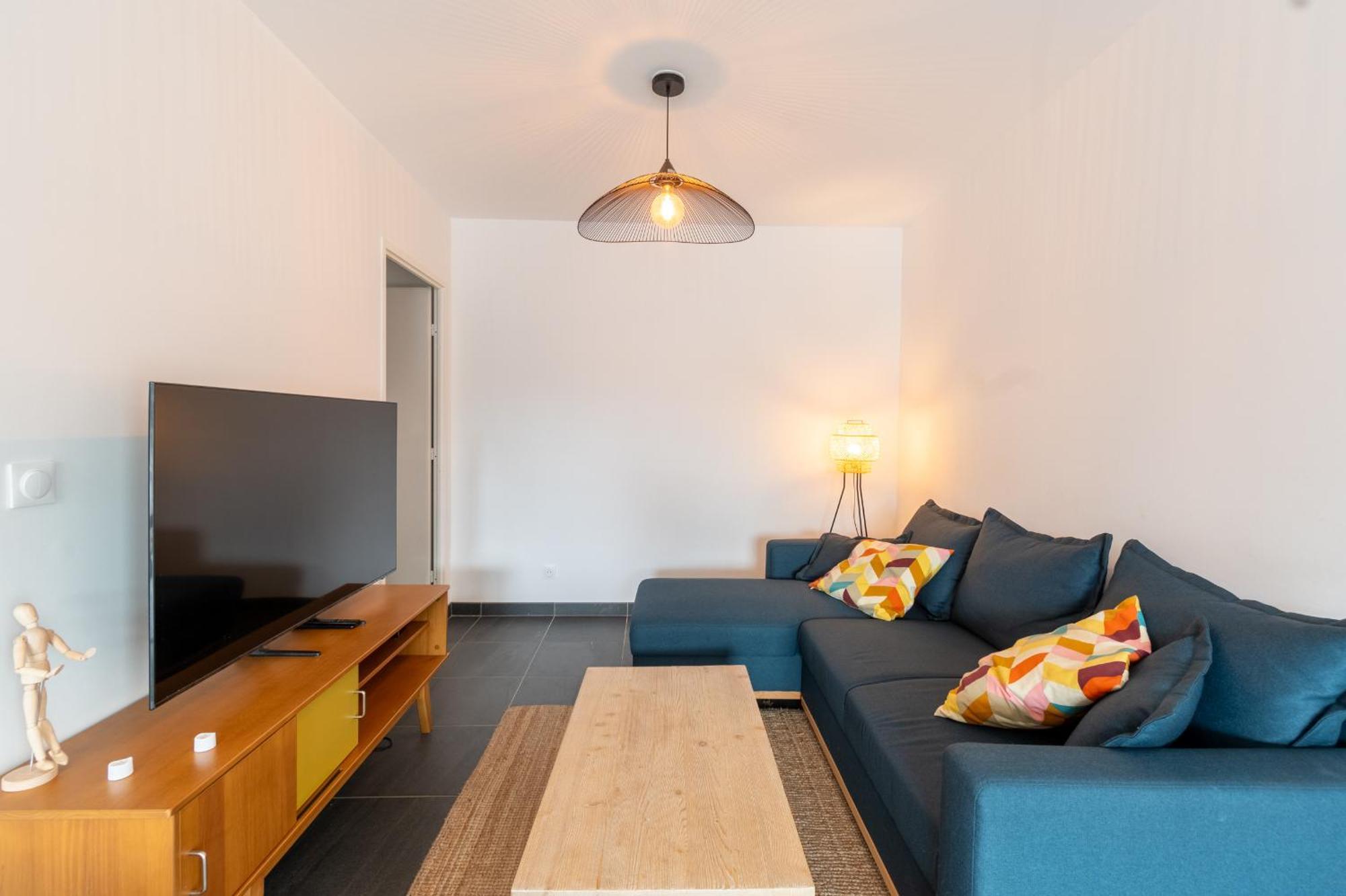 70 M2 Climatise Avec Balcon Et Parking Marseilles