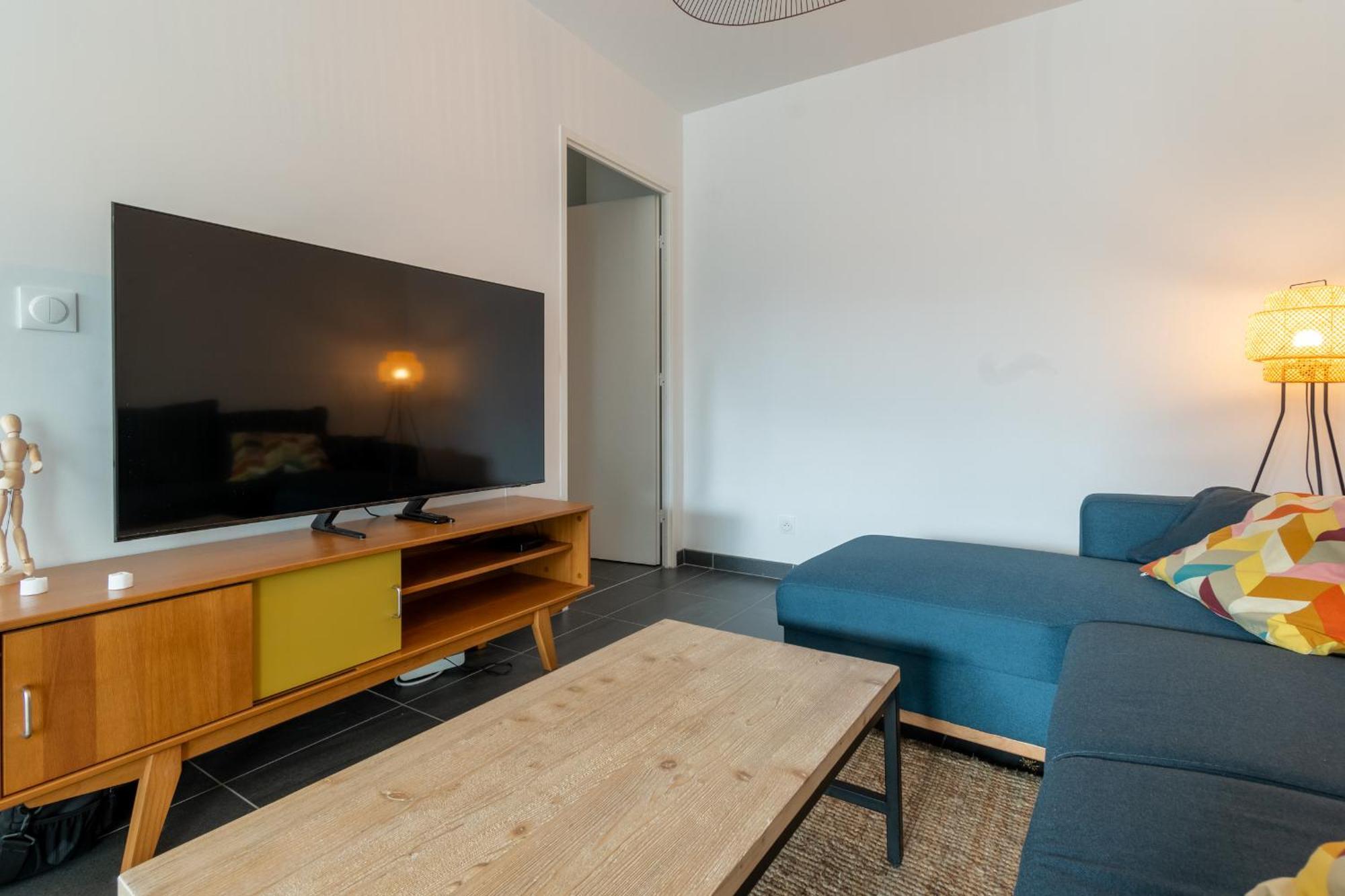70 M2 Climatise Avec Balcon Et Parking Apartment *