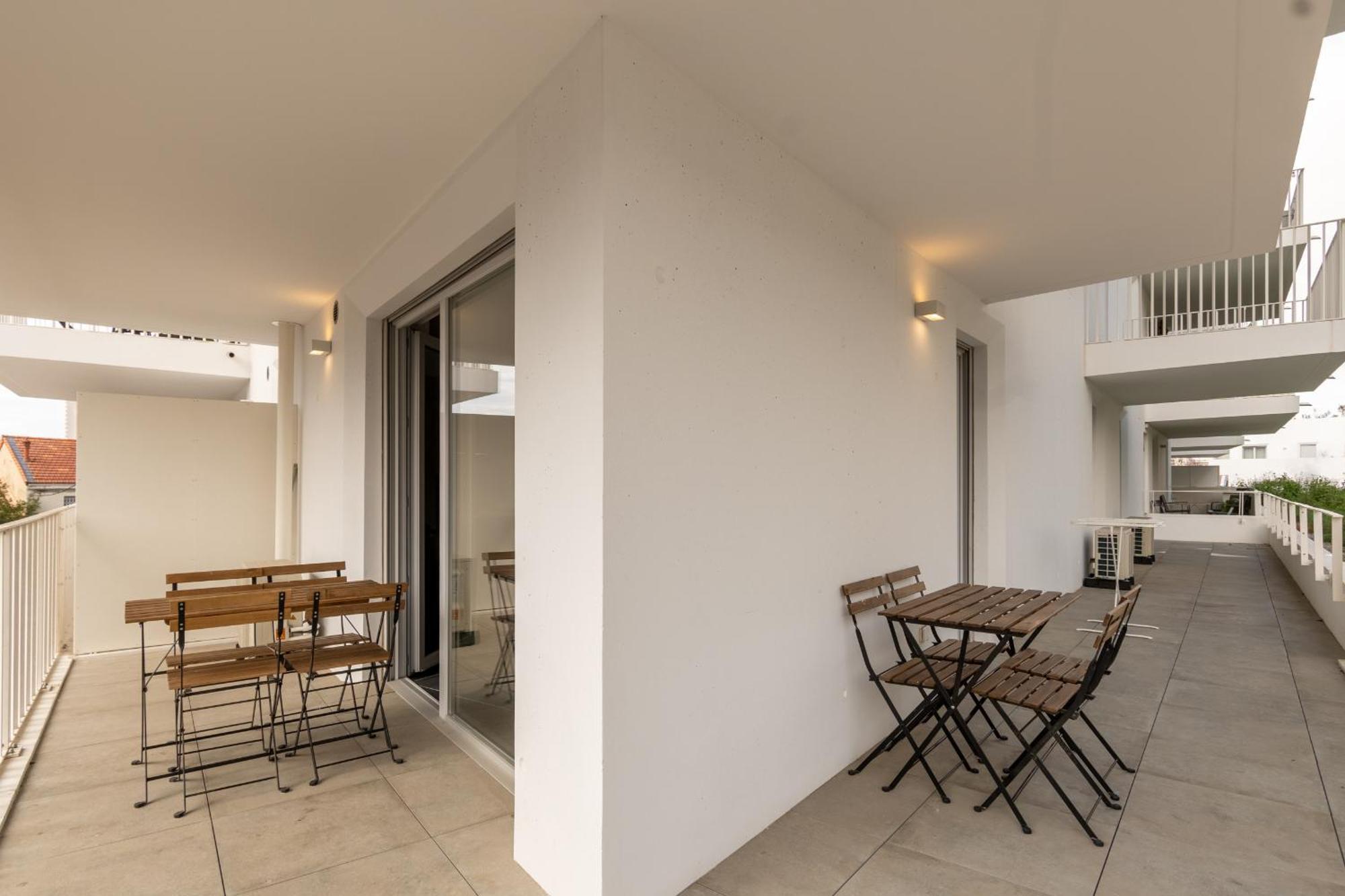 Appartement 70 M2 Climatise Avec Balcon Et Parking *